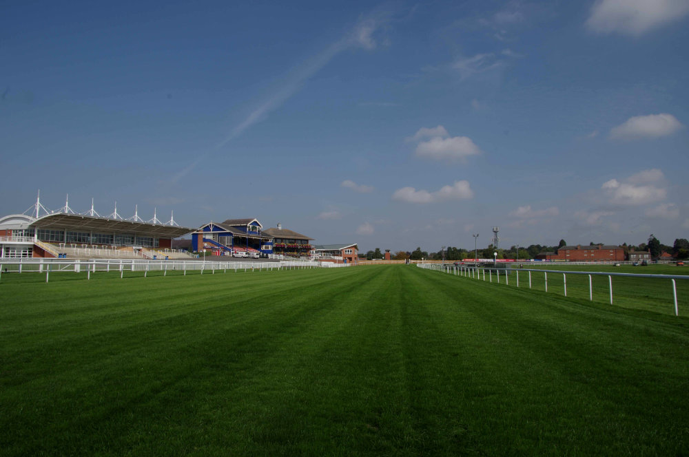 Leicester Racecourse | Tickets for Ladies Day | Leicester Days Out ...